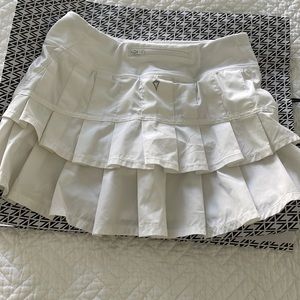Kids Ivivva (lululemon) running skort.  Super cute size 10/12 white.